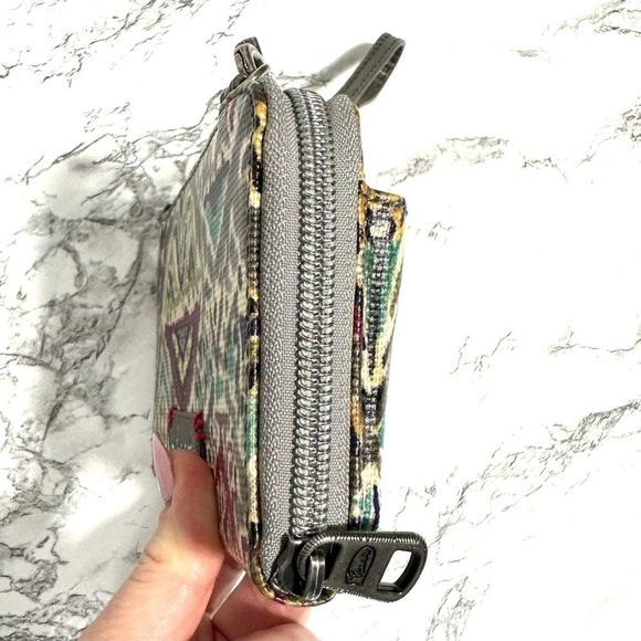 Sakroots Artist Circle Smartphone Crossbody Wallet - Picture 7 of 8